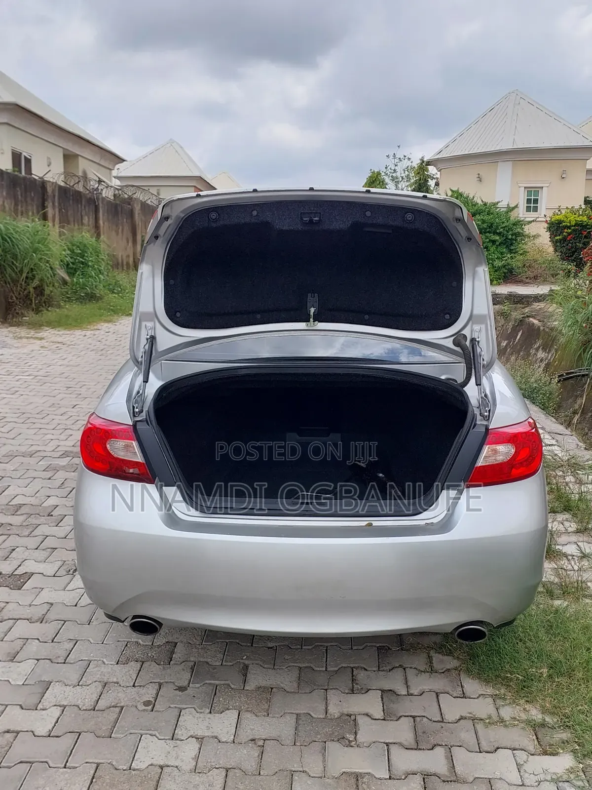 Infiniti M 2011 Silver