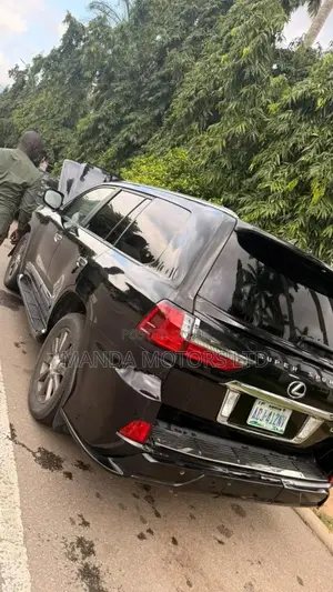 Lexus LX 2016 Black