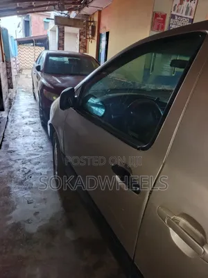 Toyota Sienna XLE & 1 hatch 2000 Gold