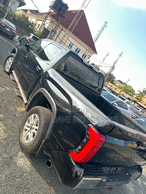 Toyota Tundra 2022 Black