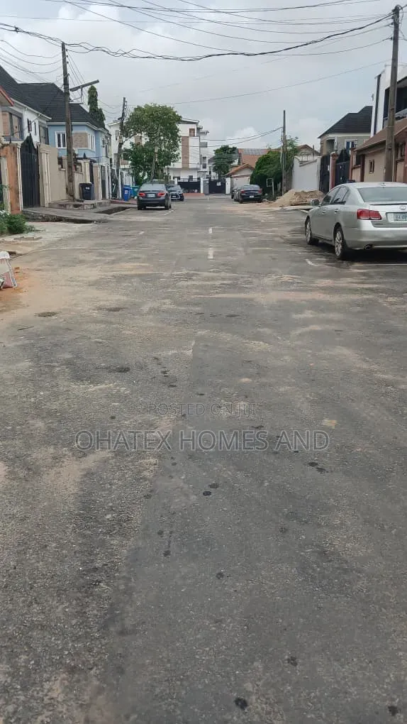 Full Plot of an Empty Land