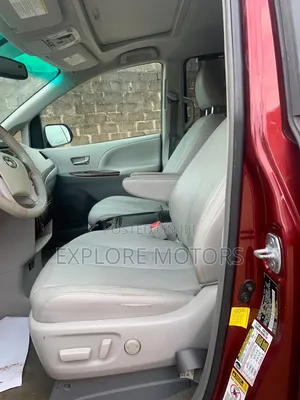 Toyota Sienna 2013 Red