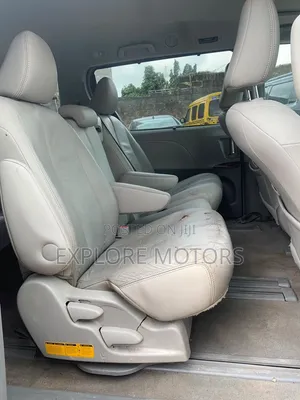 Toyota Sienna 2013 Red