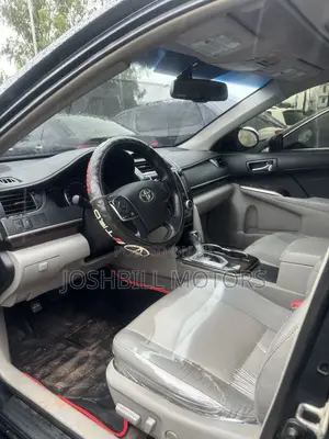 Toyota Camry XLE V6 4dr Sedan (3.5L 6cyl 6A) 2013 Gray