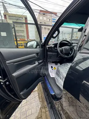 New Toyota Hilux 2026 Black