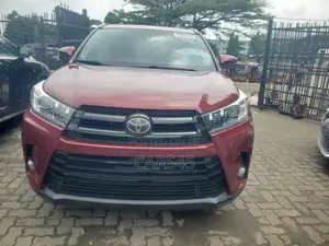 Toyota Highlander SE 4x4 V6 (3.5L 6cyl 8A) 2018 Red