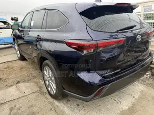 Toyota Highlander Limited 2021 Blue