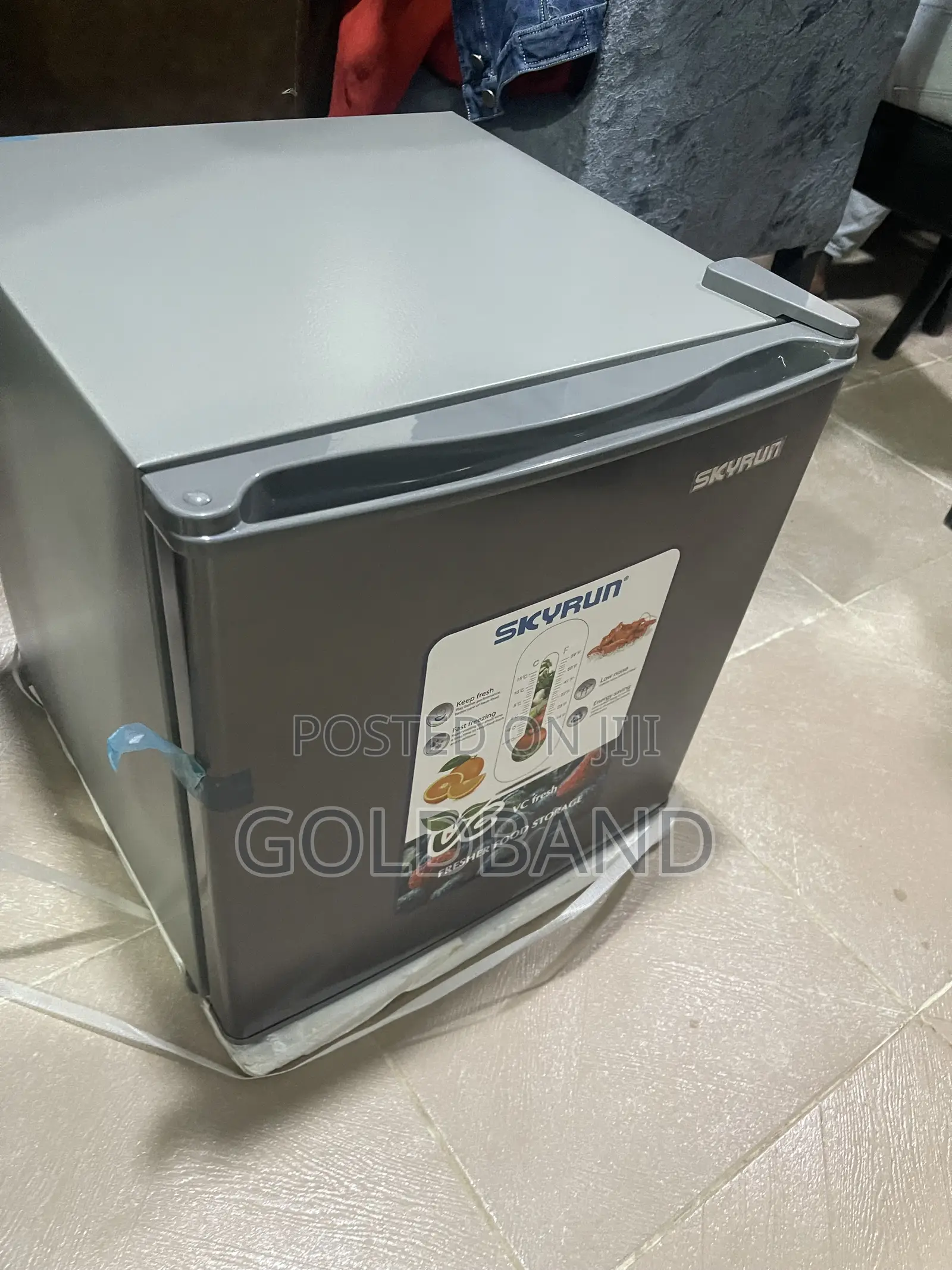 Skyrun 48L BCD-50HW Compact Bedside Fridge