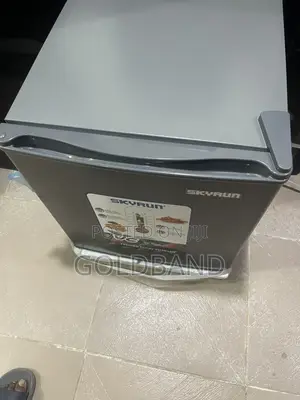Skyrun BCD-50HW Space-Saving Mini Fridge