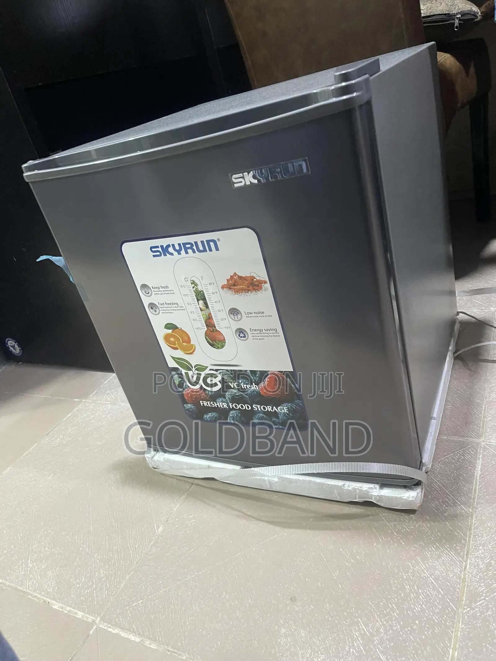 Skyrun BCD-50HW Space-Saving Mini Fridge
