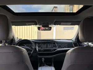 Toyota Highlander XLE 2019 Green