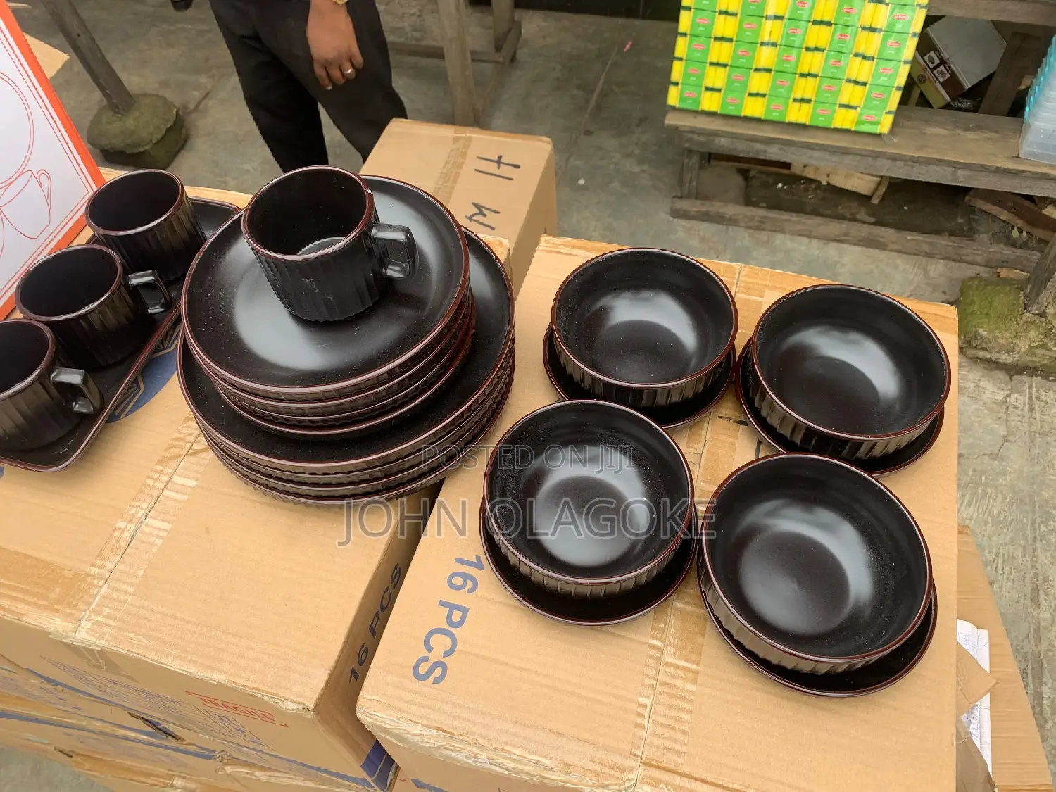 21PC WY Stoneware Dinner Set.