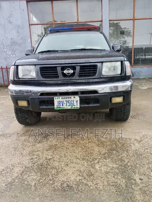 Nissan Pathfinder 2004 Black