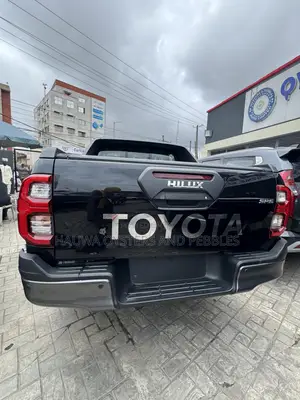 New Toyota Hilux 2025 Black