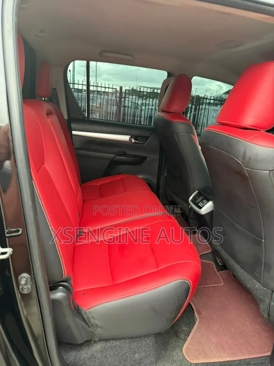 Toyota Hilux 2022 Black