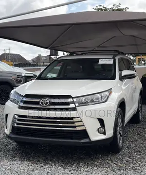 Toyota Highlander XLE 4x4 V6 (3.5L 6cyl 8A) 2017 White