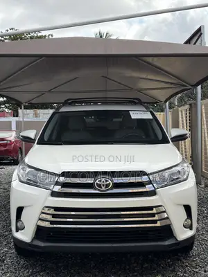 Toyota Highlander XLE 4x4 V6 (3.5L 6cyl 8A) 2017 White