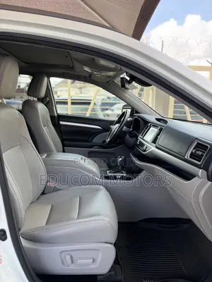 Toyota Highlander XLE 4x4 V6 (3.5L 6cyl 8A) 2017 White