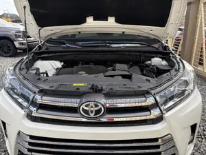 Toyota Highlander XLE 4x4 V6 (3.5L 6cyl 8A) 2017 White