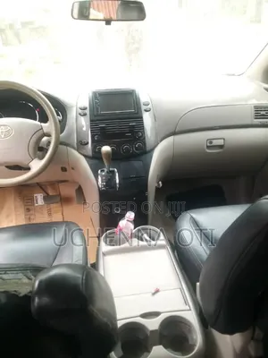 Toyota Sienna 2009 Gold