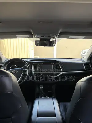 Toyota Highlander SE 4x4 V6 (3.5L 6cyl 8A) 2018 Gray