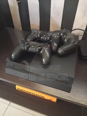 Clean Used PS4 With 3 Controllers