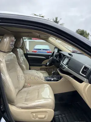 Toyota Highlander XLE 4x4 V6 (3.5L 6cyl 8A) 2018 Black