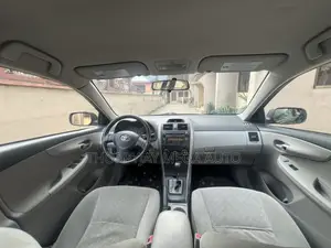 Toyota Corolla LE 4dr Sedan (1.8L 4cyl 4A) 2013 Blue