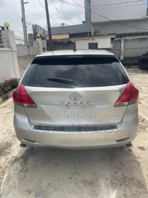 Toyota Venza XLE 2010 Silver