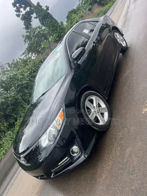 Toyota Camry SE 4dr Sedan (2.5L 4cyl 6A) 2013 Black