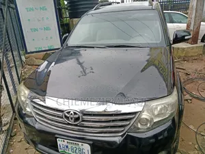 Toyota Fortuner 2.7 AWD 2012 Black