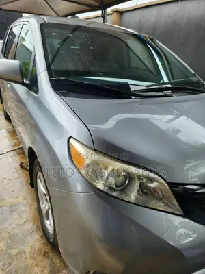 Toyota Sienna 2017 Gray