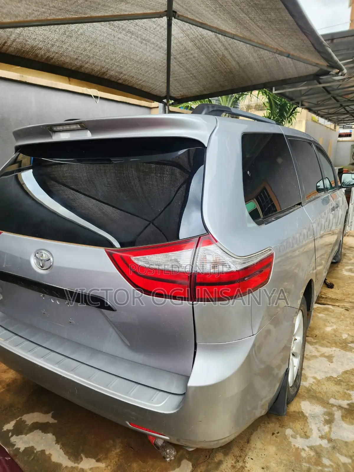 Toyota Sienna 2017 Gray