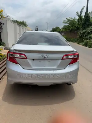 Toyota Camry SE 4dr Sedan (2.5L 4cyl 6A) 2013 Silver