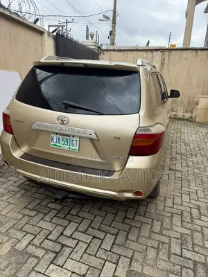Toyota Highlander 2010 Gold
