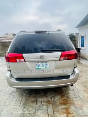 Toyota Sienna 2005 Silver