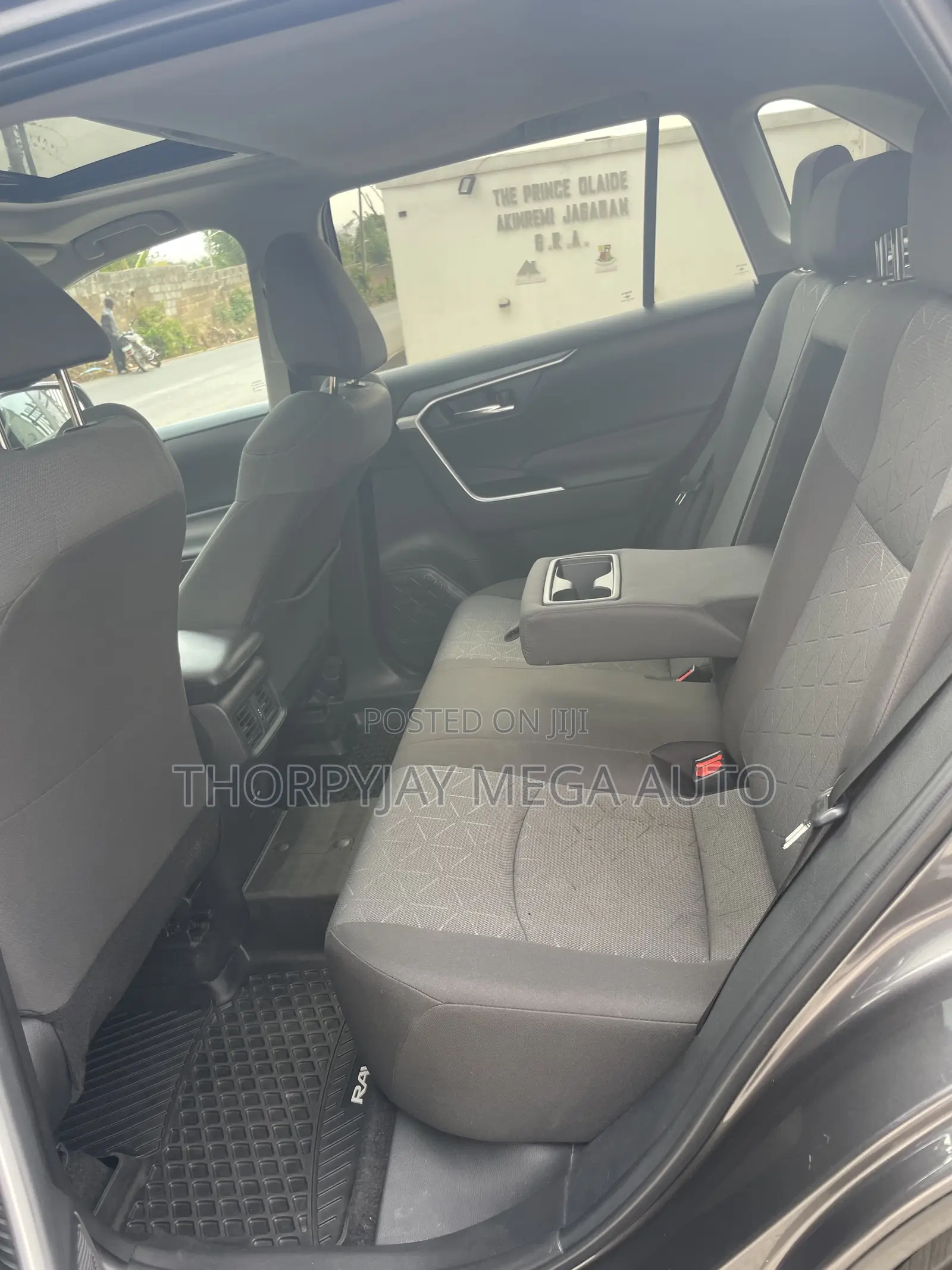 Toyota RAV4 XLE 2022 Gray