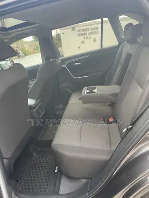 Toyota RAV4 XLE 2022 Gray