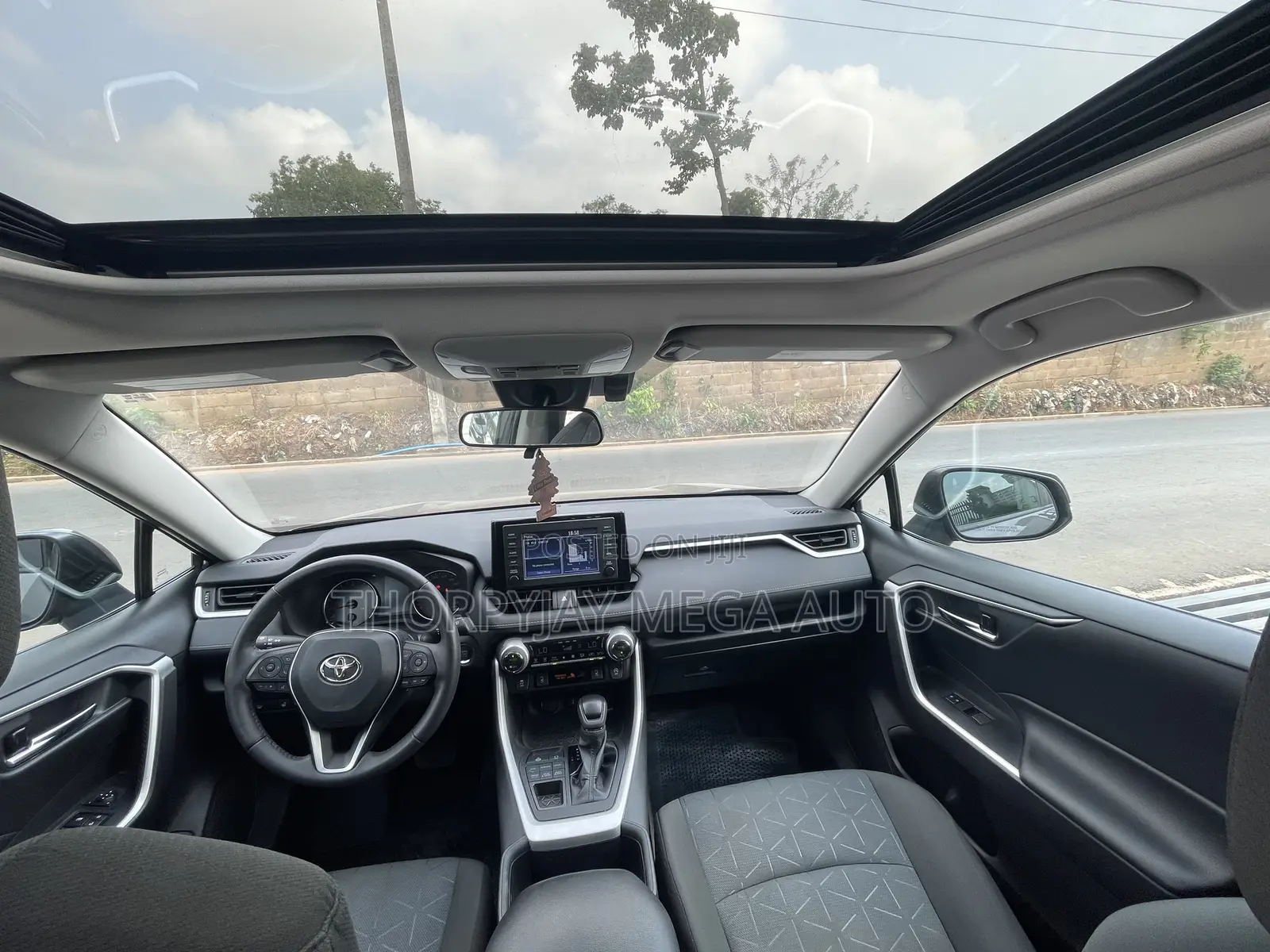 Toyota RAV4 XLE 2022 Gray