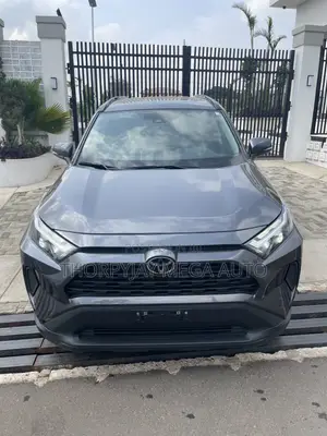 Toyota RAV4 XLE 2022 Gray