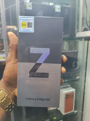 New Samsung Galaxy Z Flip 3 256 GB Gold