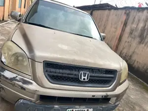 Honda Pilot 2005 Gold