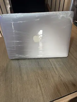 New Laptop Apple MacBook 2014 8GB Intel Core i5 SSD 256GB