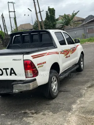 Toyota Hilux 2.5 D-4D 4X4 SRX 2012 White