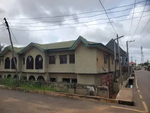 3bdrm Block of Flats in Oshimili South for sale