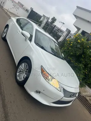 Lexus ES 350 FWD 2014 White