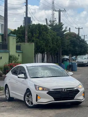 Hyundai Elantra 2019 White