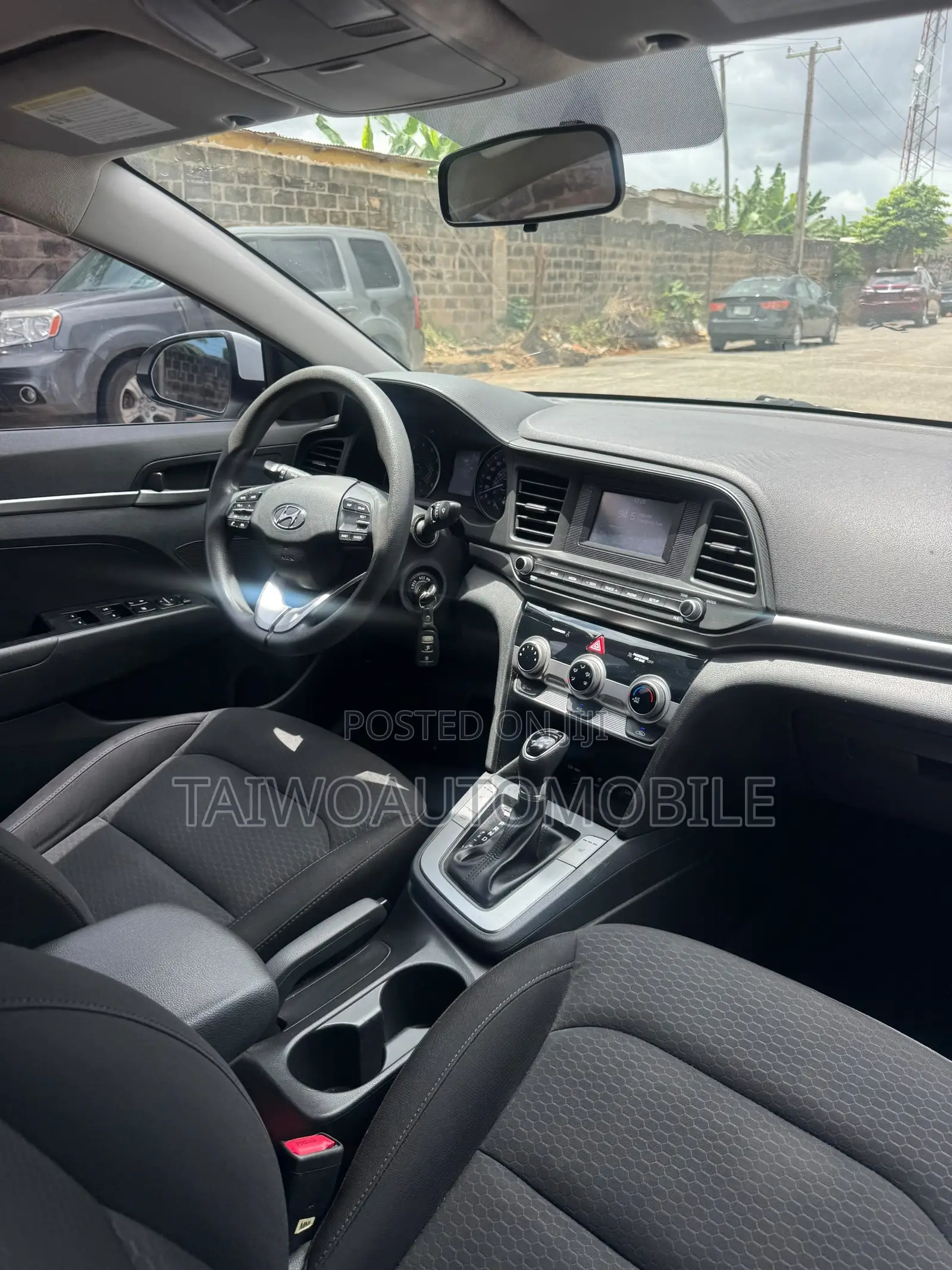 Hyundai Elantra 2019 White