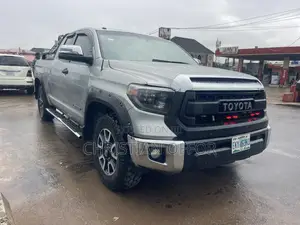 Toyota Tundra 1794 5.7L V8 w/FFV 4x4 CrewMax 5.6 ft. box 145.7 in. WB