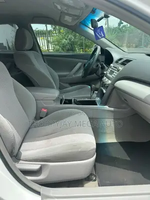 Toyota Camry LE 4dr Sedan (2.5L 4cyl 6AM) 2010 White